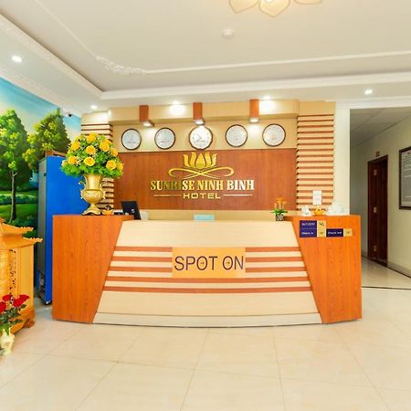 Spot On 861 Sunrise Hotel นิญบิ่ญ ภายนอก รูปภาพ