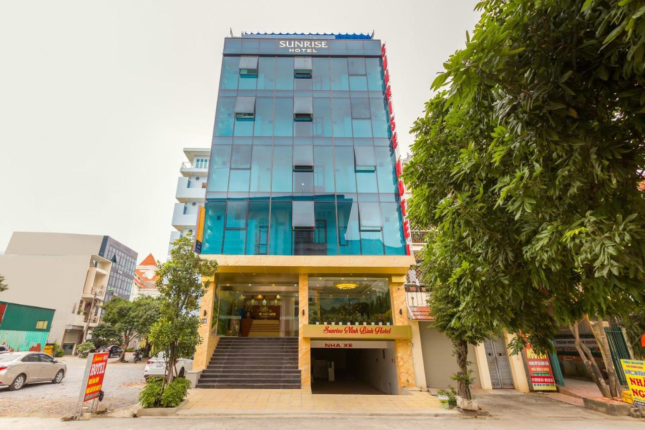 Spot On 861 Sunrise Hotel นิญบิ่ญ ภายนอก รูปภาพ