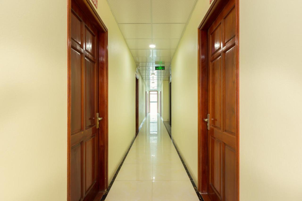 Spot On 861 Sunrise Hotel นิญบิ่ญ ภายนอก รูปภาพ
