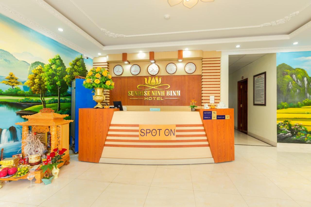 Spot On 861 Sunrise Hotel นิญบิ่ญ ภายนอก รูปภาพ
