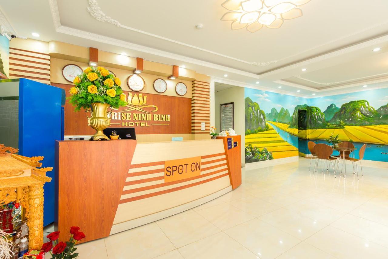 Spot On 861 Sunrise Hotel นิญบิ่ญ ภายนอก รูปภาพ