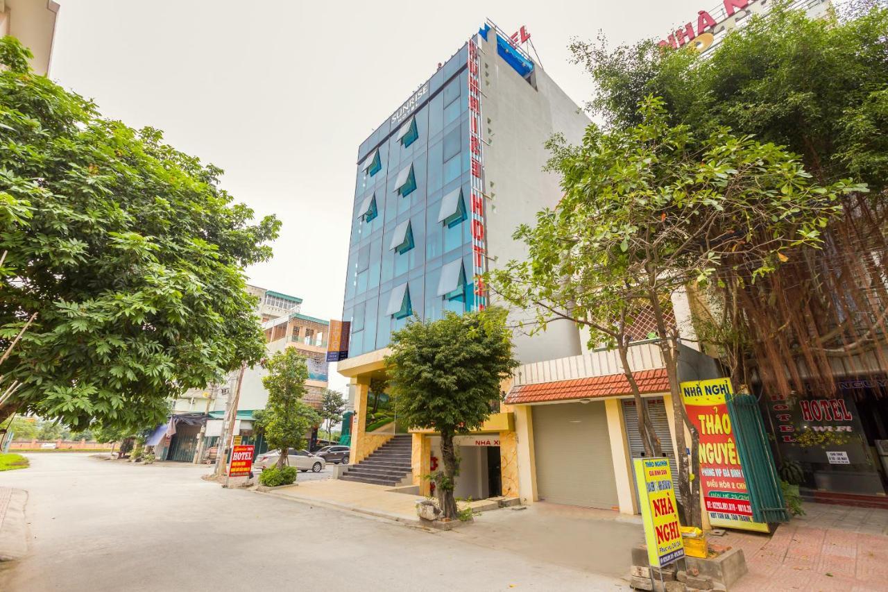 Spot On 861 Sunrise Hotel นิญบิ่ญ ภายนอก รูปภาพ