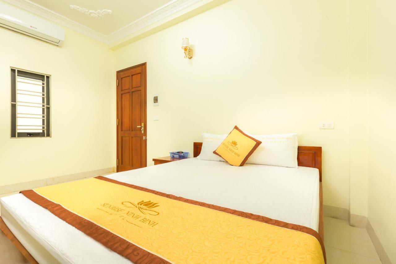 Spot On 861 Sunrise Hotel นิญบิ่ญ ภายนอก รูปภาพ