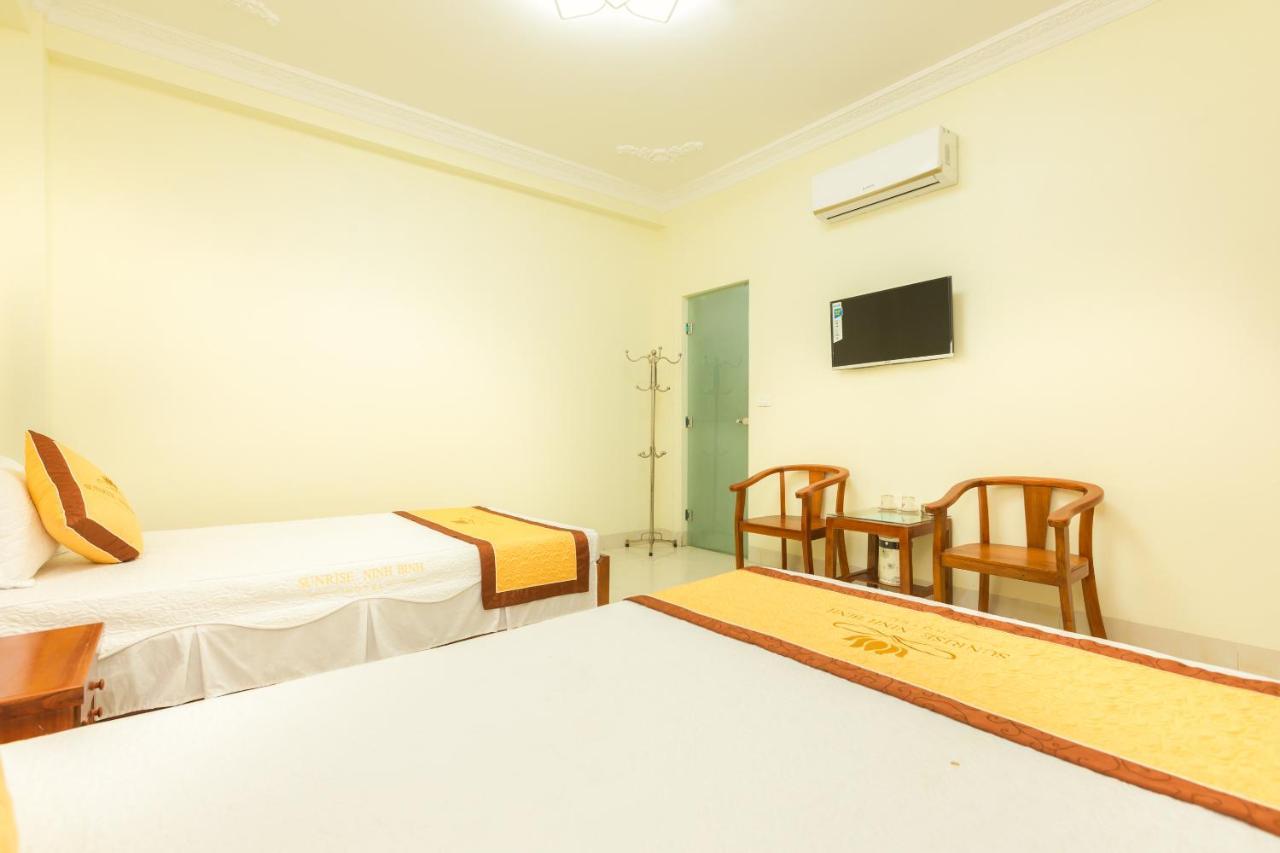 Spot On 861 Sunrise Hotel นิญบิ่ญ ภายนอก รูปภาพ