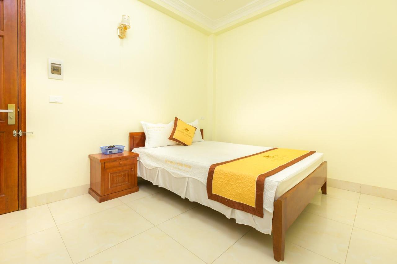 Spot On 861 Sunrise Hotel นิญบิ่ญ ภายนอก รูปภาพ